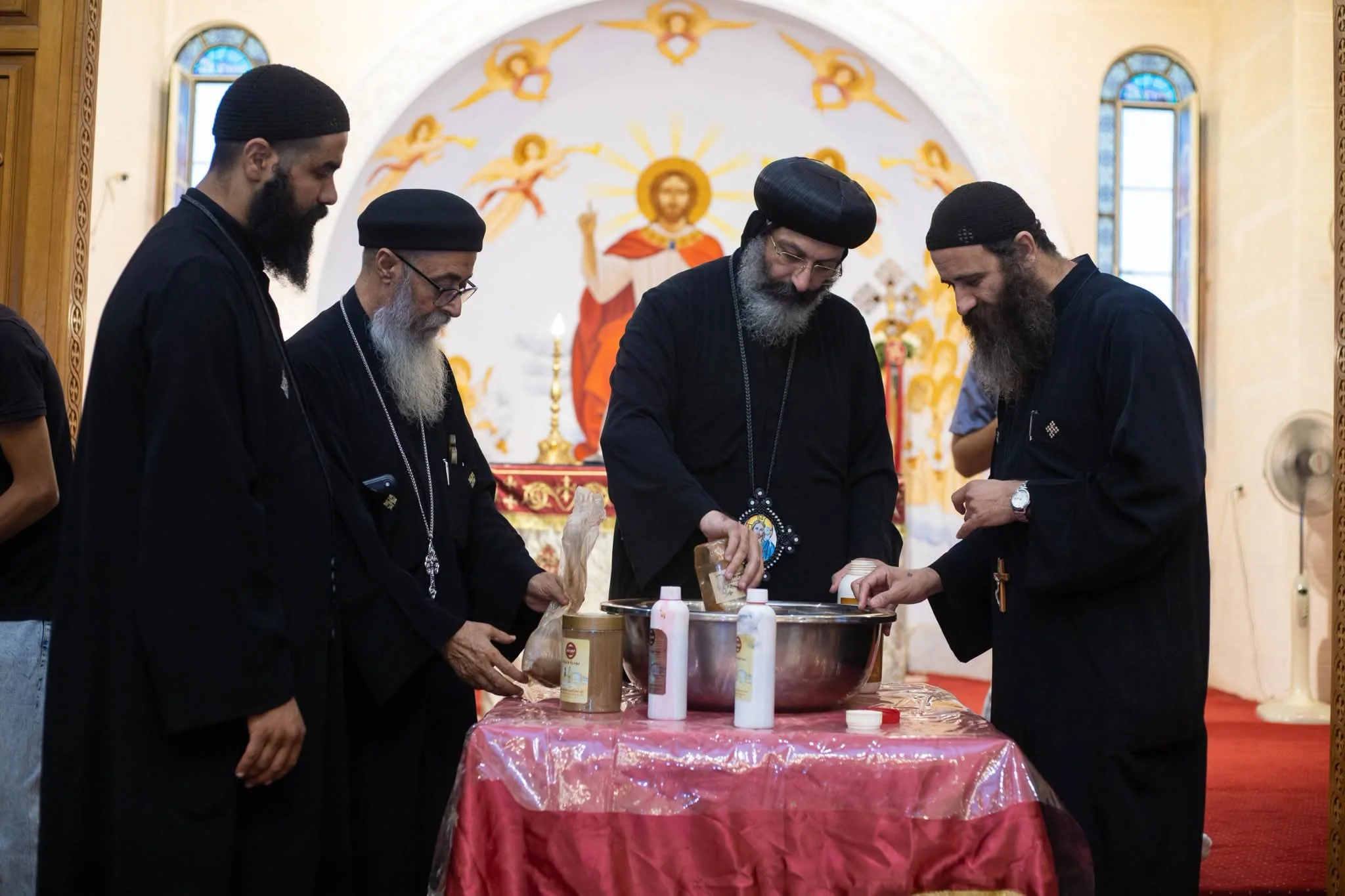 الأنبا مينا يترأس صلوات عيد النيروز ببرج العرب ويحتفل بتعميد طفلين
